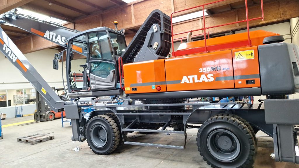 Umschlagbagger 350 MH Blue Atlas